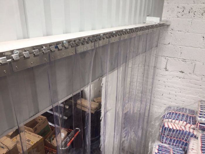 Cortinas hawaianas para bodegas